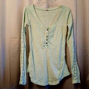 FREE PEOPLE Shell Lace Henley T-shirt Top XS Blue Scoop neck blouse Boho Long Sl